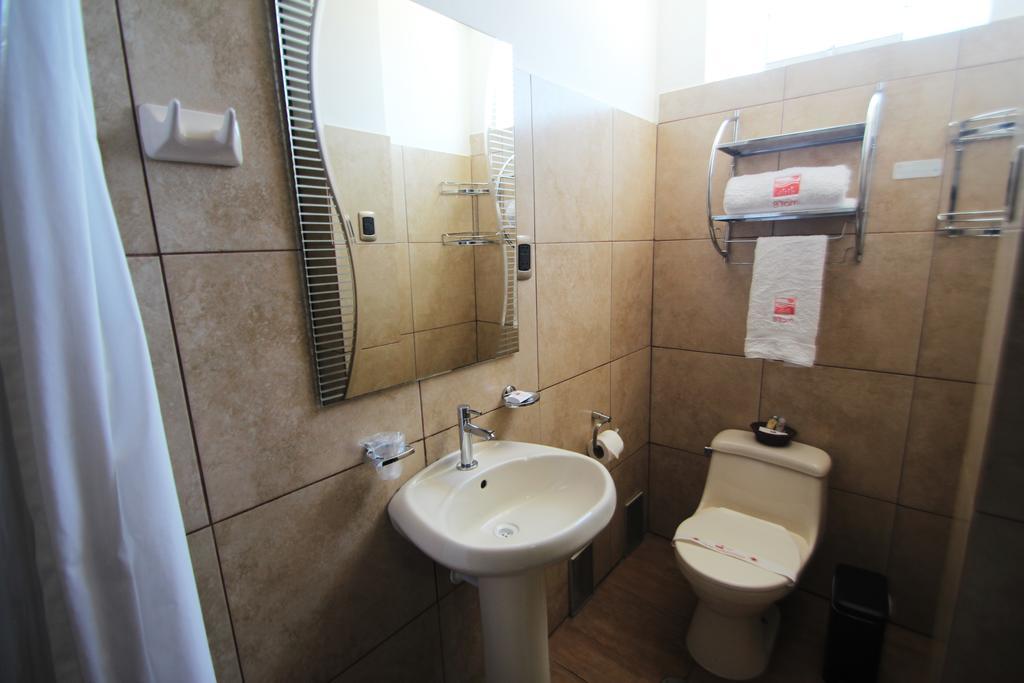 Hotel B'Liam Тумбес Екстер'єр фото