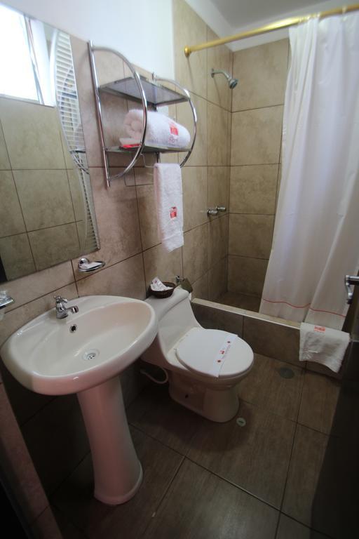 Hotel B'Liam Тумбес Екстер'єр фото